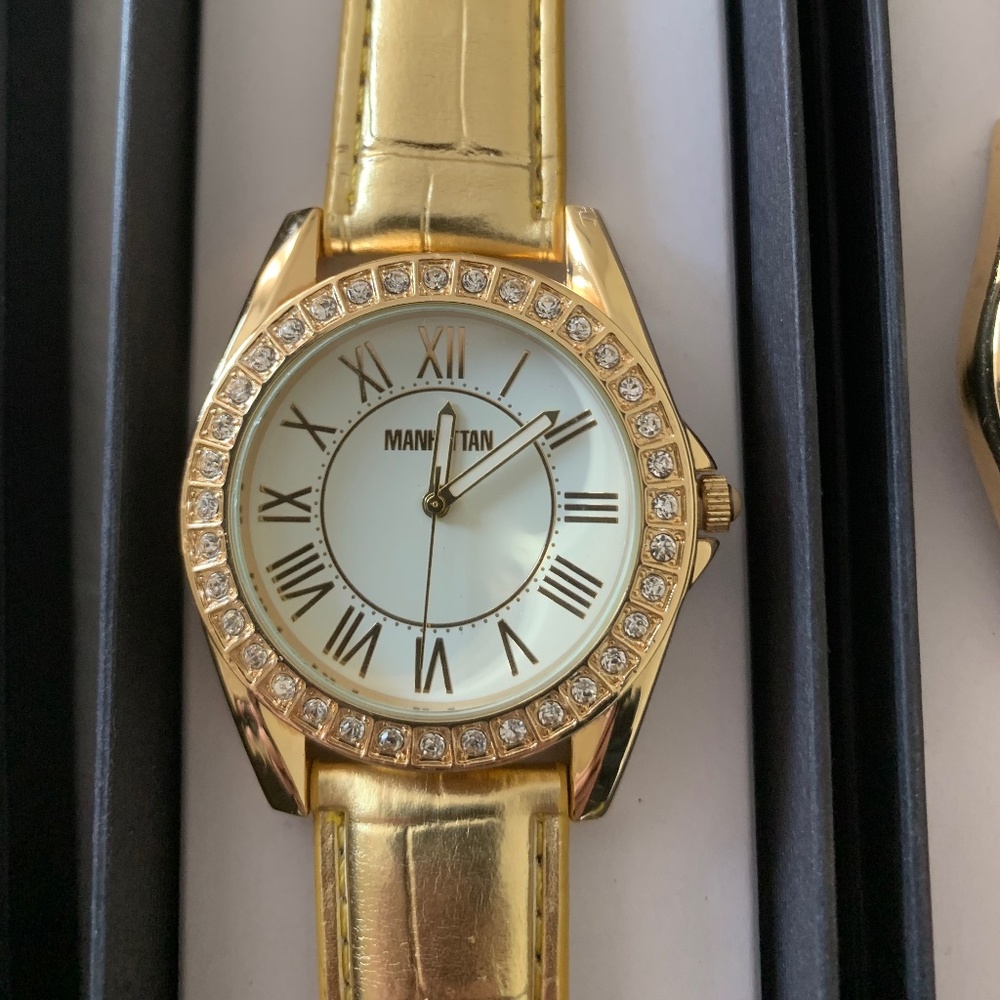 NWT Manhattan by Crotan Ladies Quartz Watch, Leather Band w/stopper, Gold